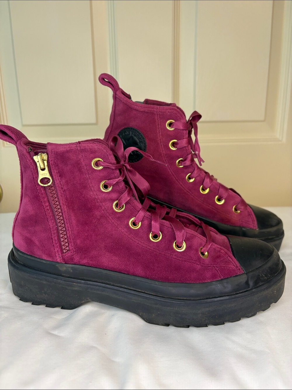 Converse Lugged Lift Platform Velvet Big Kids High Top Shoe size 5 kid/ 7 women